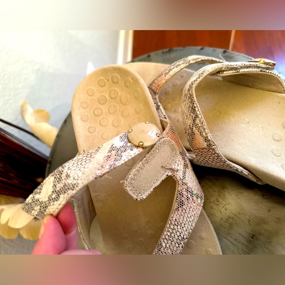 Vionic|Faux Snakeskin Embossed Sandals|Size 8/39|Cocoa Pink Iridescent - Picture 6 of 7